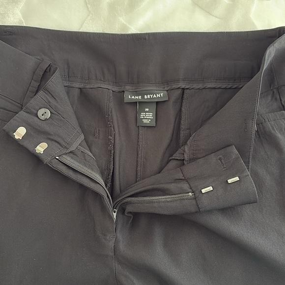 Lane Bryant Black 4 Season Slim Capri Mid Size. Button/ 2 Hook Closure. Size 20 - Picture 9 of 11